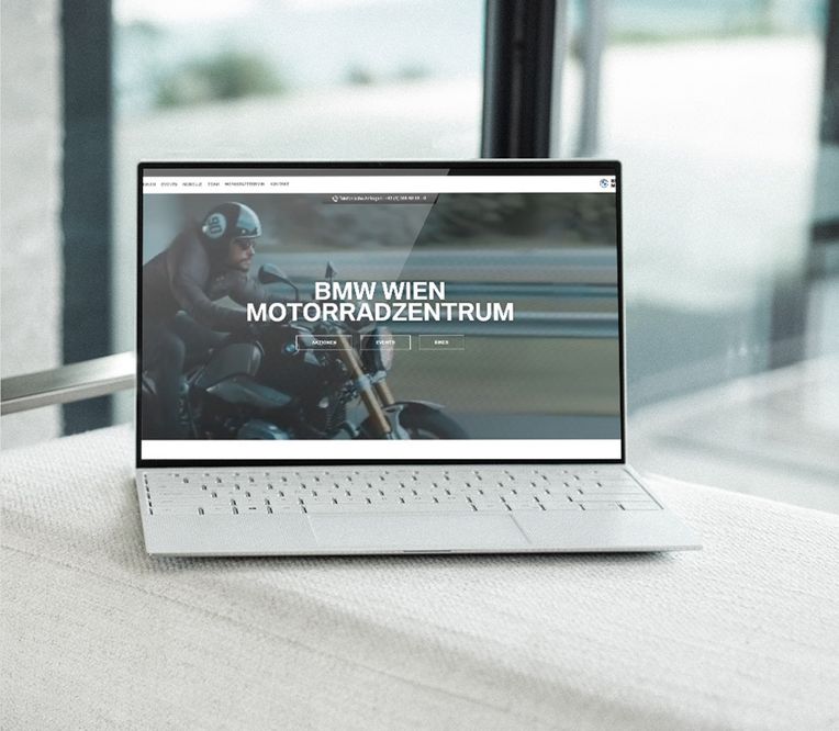 Notebook mit Webseite des BMW Wien Motorradzentrums