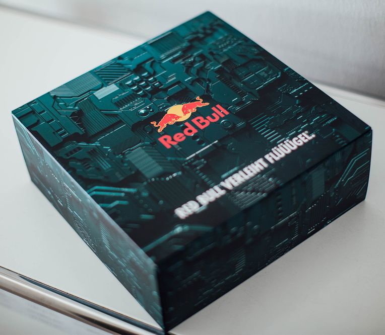Geschlossene Red Bull Winter Edition 2022 Box