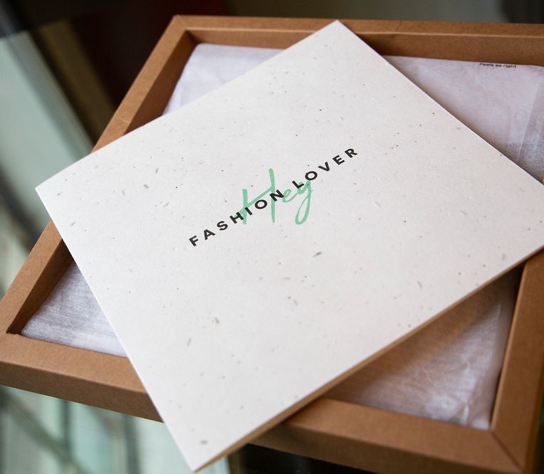 Tencel Influencer Box mit Broschüre mit Aufschrift "Fashion Lover"