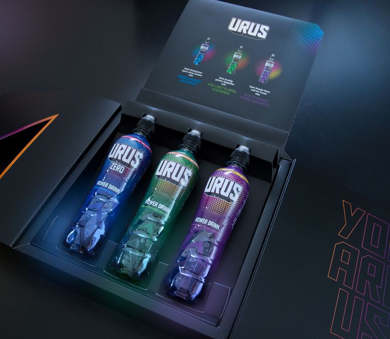 Inhalt des URUS Influencer Kits mit drei Flaschen des Powerdrinks
