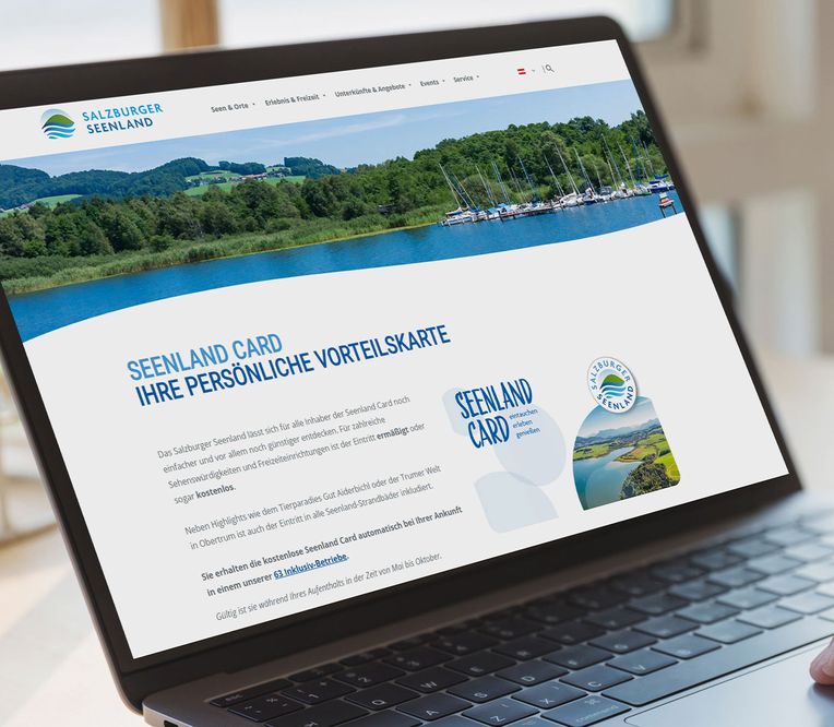 Laptop mit Webseite vom Salzburger Seenland