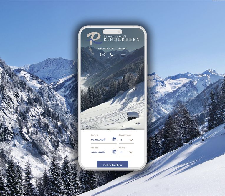 Smartphone-Display mit der Benutzeroberfläche einer Buchungs-App für Bergtouren vor dem Hintergrund einer winterlichen Alpenlandschaft.